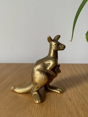 Vintage Small Brass Kangaroo Paperweight Figurine